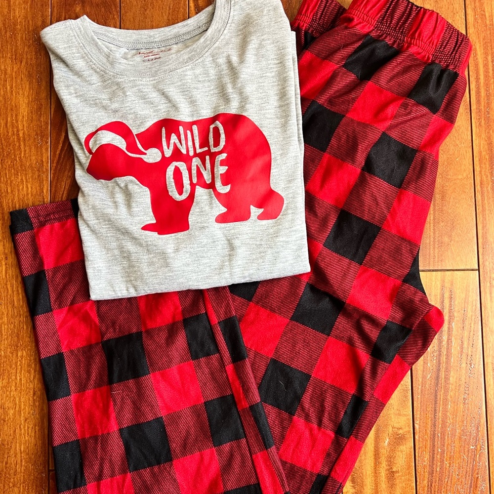 North Pole Kids Unisex Pajamas Size Large (14-16).